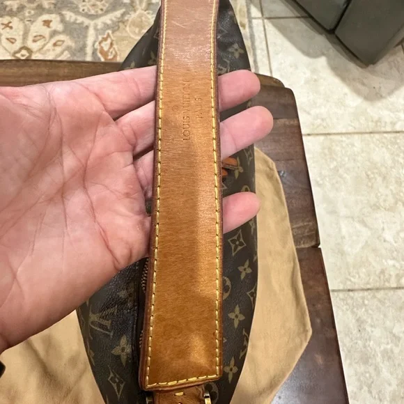 Louis Vuitton Sully MM - Picture 9 of 16